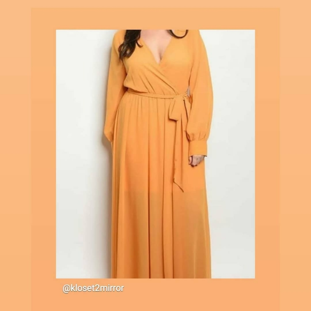 Maxi dress with belt